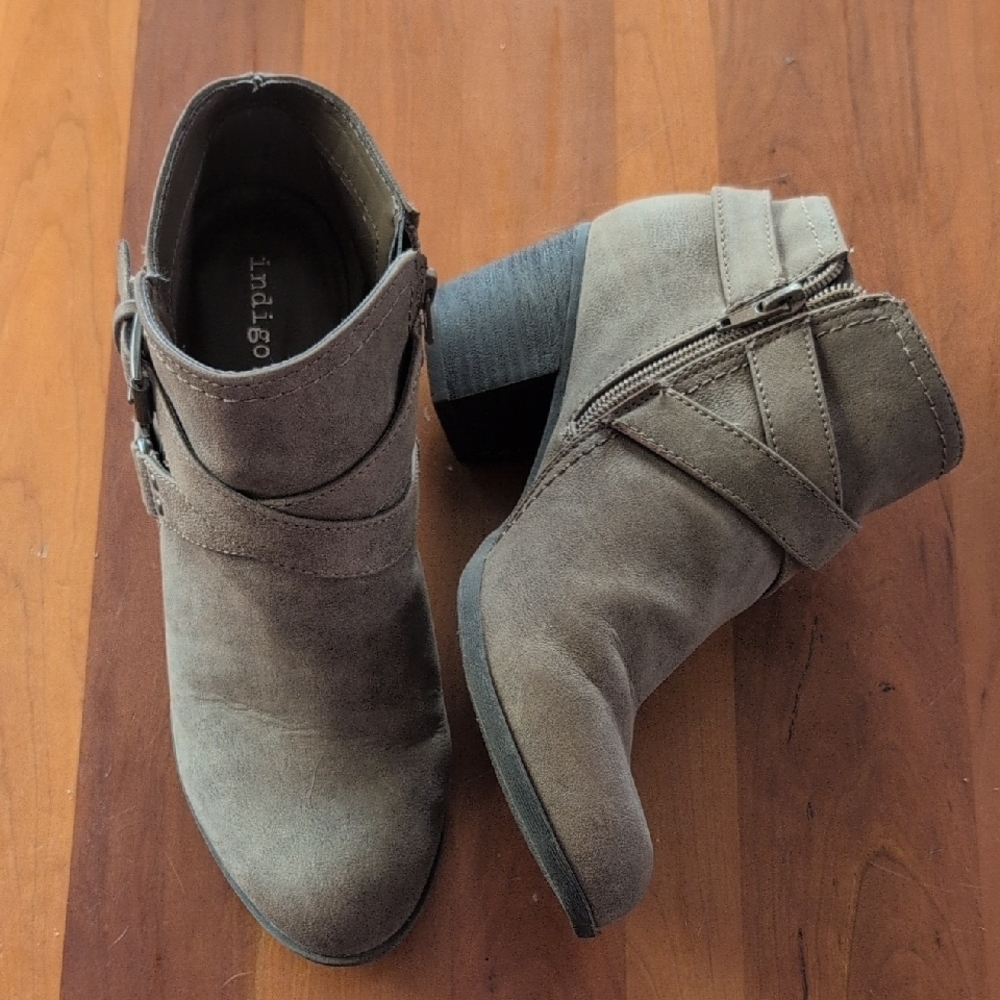 Indigo Women's Gray Ankle Boots